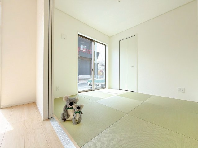 【和室】 | 高崎市吉井町吉井川　新築住宅 | LDKに隣接している和室。お子様を遊ばせたりお昼寝させたりしながら家事を行えます。