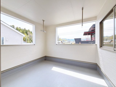 【バルコニー】 | 高崎市吉井町吉井川　新築住宅 | お日さまがほほえむバルコニー。気持ち良い風と青く広がる空。思わず深呼吸したくなる。