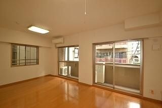 チェスターハウス本郷の居間・リビング