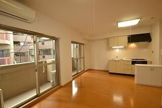 チェスターハウス本郷の居間・リビング