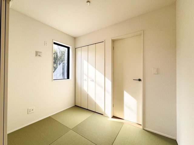 三郷市鷹野５丁目新築戸建【鷹野小学校：8分】の和室|3帖洋風和室