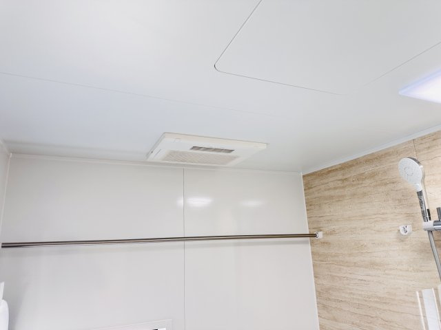 三郷市鷹野５丁目新築戸建【鷹野小学校：8分】の冷暖房・空調設備|雨の日も安心の浴室乾燥機つき