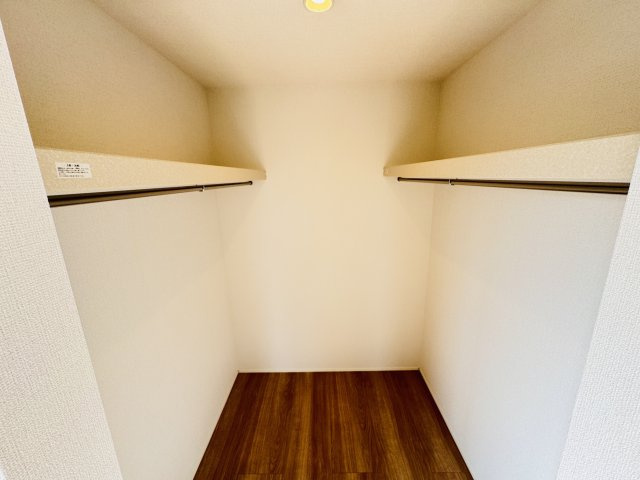 三郷市鷹野５丁目新築戸建【鷹野小学校：8分】の収納|7.5帖寝室・ウォークインクローゼット