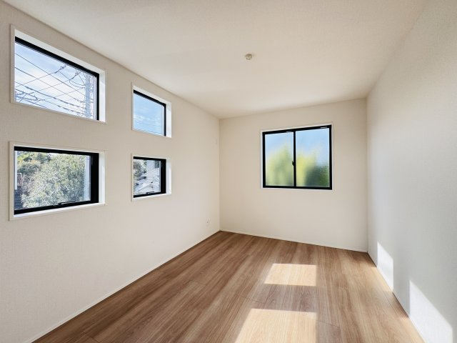 三郷市鷹野５丁目新築戸建【鷹野小学校：8分】の子供部屋|6.5帖洋室