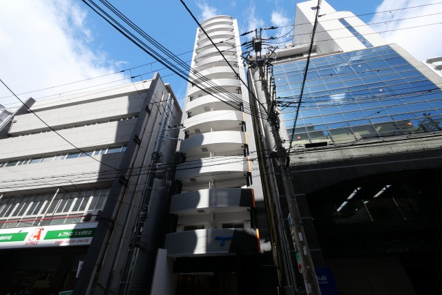 セレニテフラン本町の外観