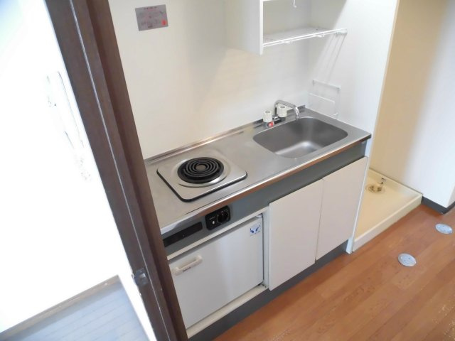 ロックフィル日ノ出のキッチン|コンパクトなキッチンで掃除もラクラク