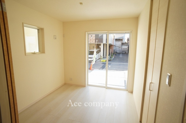 【内装】 | 生野区田島2丁目 | 【1階：洋室4.5帖】リビングと続き間のお部屋です♪