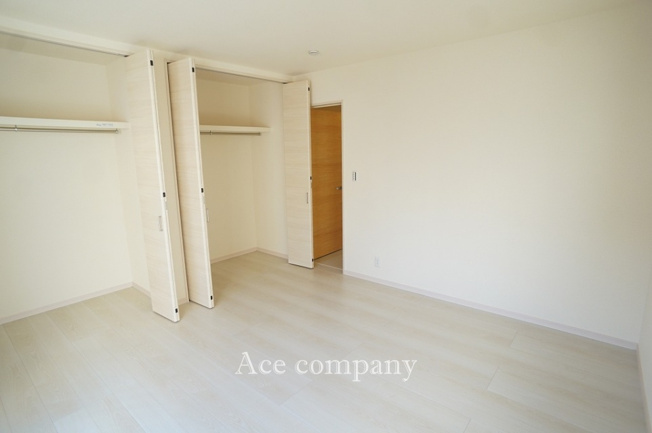 【寝室】 | 生野区田島2丁目 | 【2階：ゆったり洋室8帖♪】大容量のクローゼット完備です！