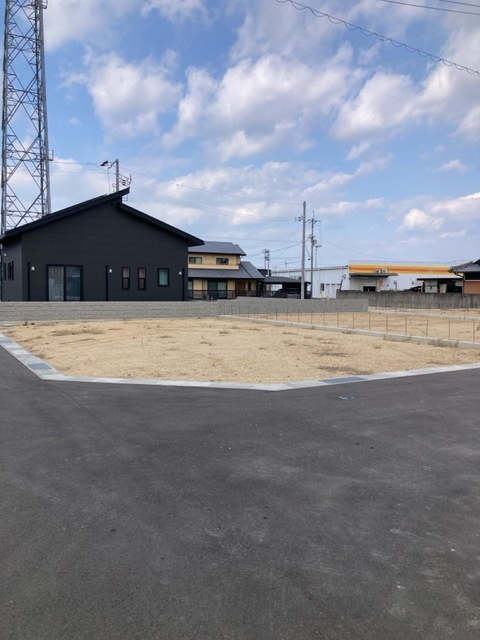 丸亀市三条町の新築一戸建の前面道路含む現地写真|前面道路含む現地写真です