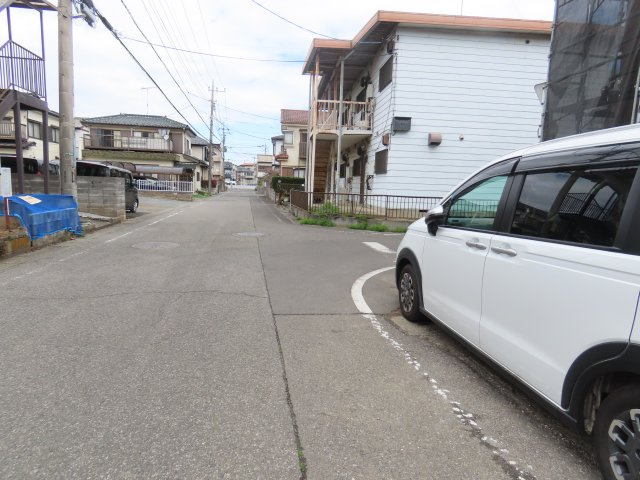 坂戸市泉町新築戸建の前面道路含む現地写真