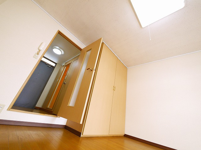 レオパレスエスパールビラの洋室|広々とした洋室です