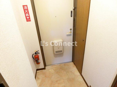 【玄関】 | アンソレイエ・ロジュマン | 背の高い下駄箱で靴も収納できます。