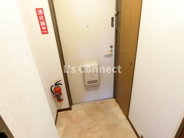 【玄関】 | アンソレイエ・ロジュマン | 背の高い下駄箱で靴も収納できます。