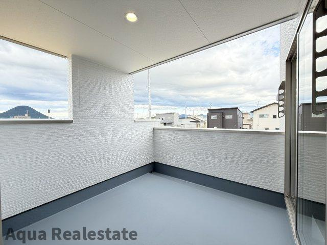 丸亀市三条町の新築一戸建のバルコニー|バルコニーがあります