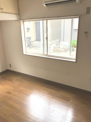 【居間・リビング】 | ヴィラ杏 | フローリングの使いやすい洋室です