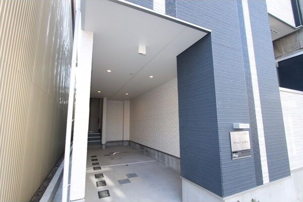 グリーンハイム吹上のエントランス