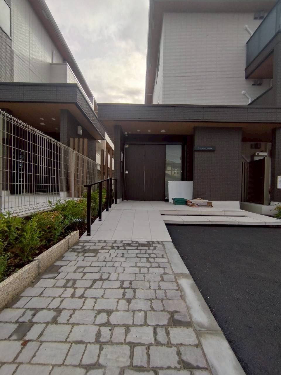 D-residence高槻市下田部B棟のエントランス