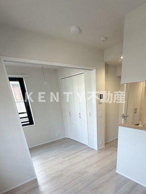 【居間・リビング】 | FABRIC 蒲田 west Residence | こちらのリビングで趣味の時間をお楽しみください