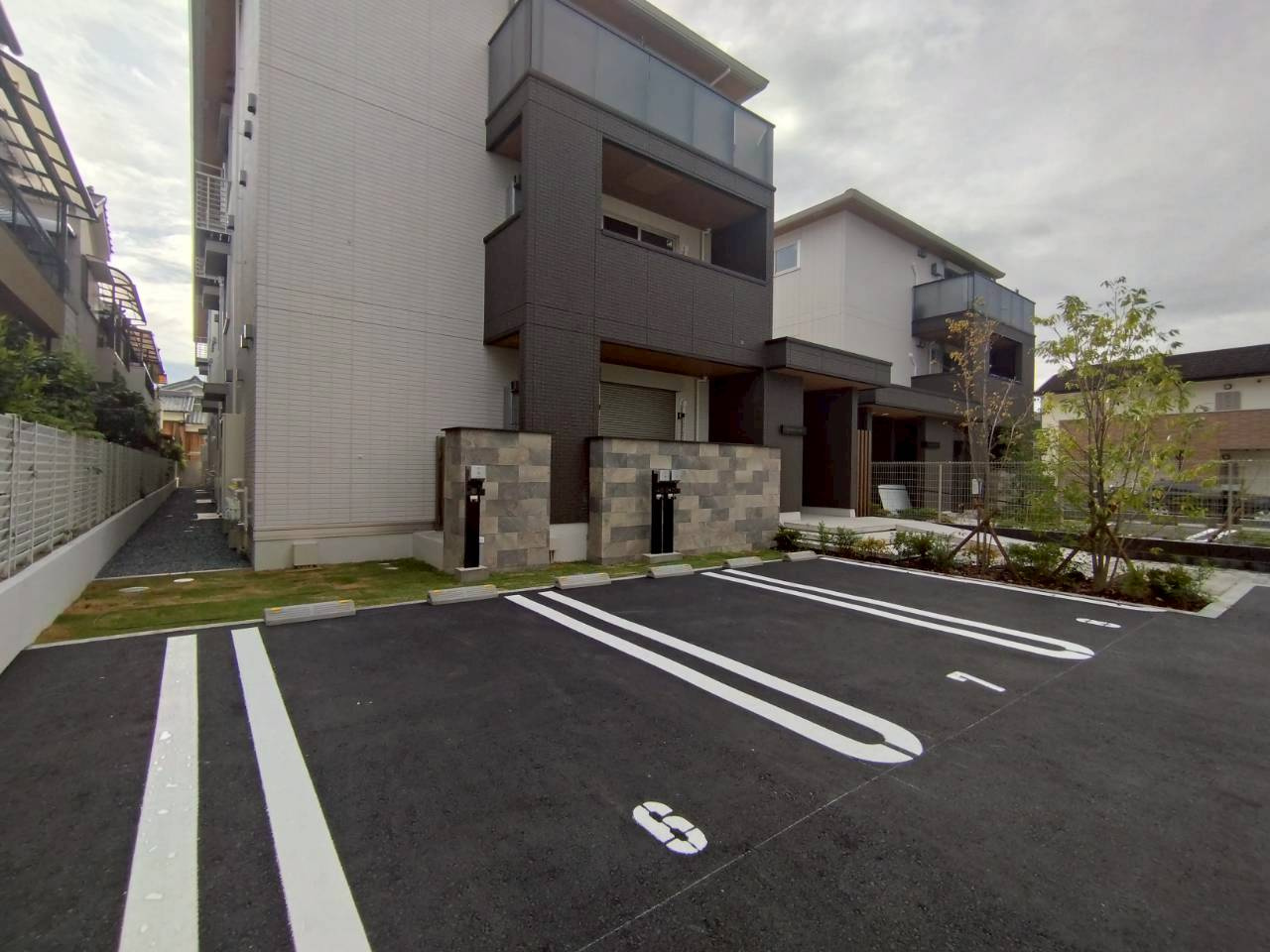 D-residence高槻市下田部A棟の駐車場