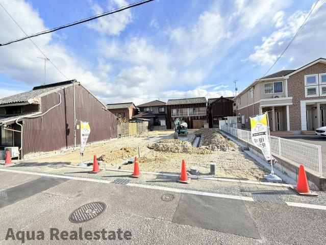 坂出市元町２丁目の新築一戸建の駐車場|前面道路含む現地写真です