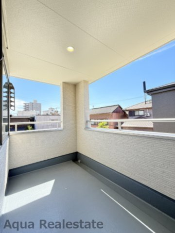 坂出市元町２丁目の新築一戸建のバルコニー|バルコニーからの眺めを楽しみながら食事をしませんか