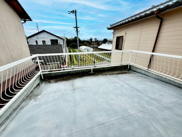 下津林佃のバルコニー|南側のベランダです♪
日差しがしっかりと当たるので、洗濯物も乾きやすいですね！