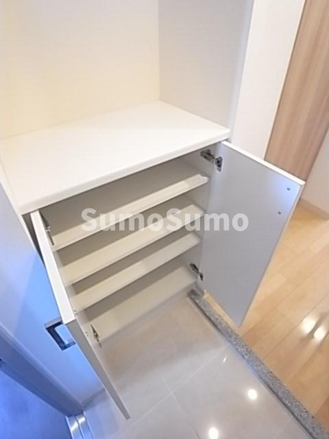 レジュールアッシュアーバンゲートの収納|ちょっとした収納スペースも充実しています