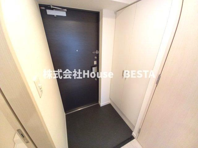 スワンズシティ神戸湊川Ⅱの玄関