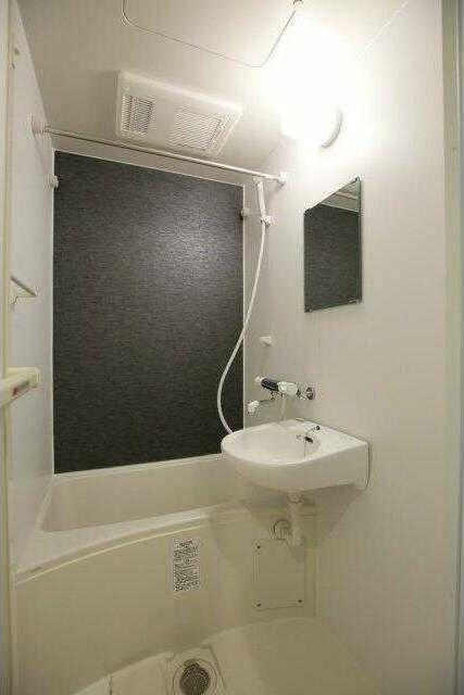 マーベラス鶯谷の浴室