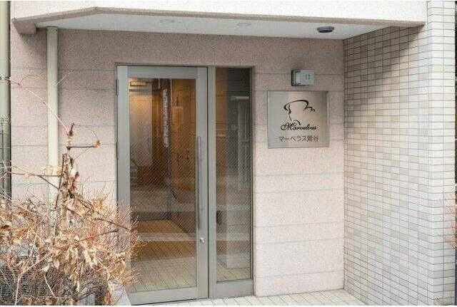 マーベラス鶯谷のエントランス