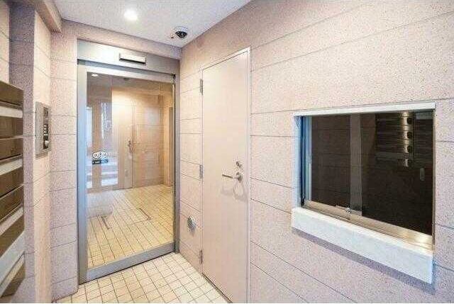 マーベラス鶯谷のエントランス