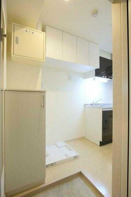 マーベラス鶯谷の玄関