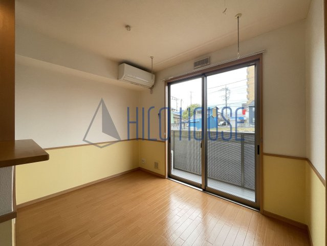 メゾンシルクの居間・リビング