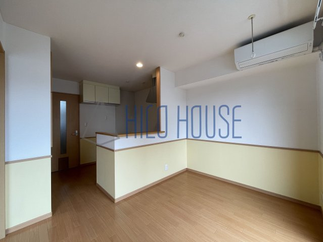 メゾンシルクの居間・リビング