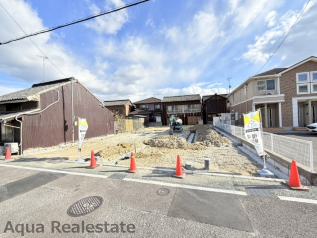 坂出市元町２丁目の新築一戸建の駐車場|前面道路含む現地写真です