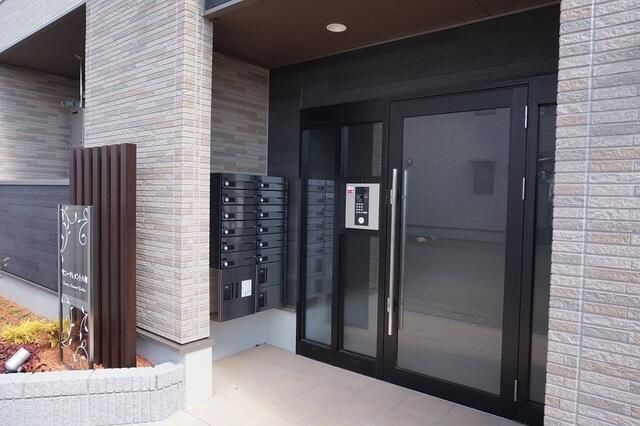 サニークレメント八潮のエントランス