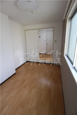 【居間・リビング】 | メゾンクレールつかさ | こちらの居間で趣味の時間をお楽しみください