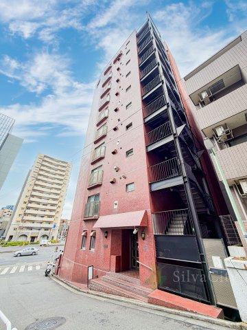 五反田ガーデンハイツの外観|流行に左右されず、将来にわたって価値が継続する「上質」な佇まい。おしゃれな雰囲気や自然の潤い、親しみやすさといった個性が街に新たな価値をもたらしています。