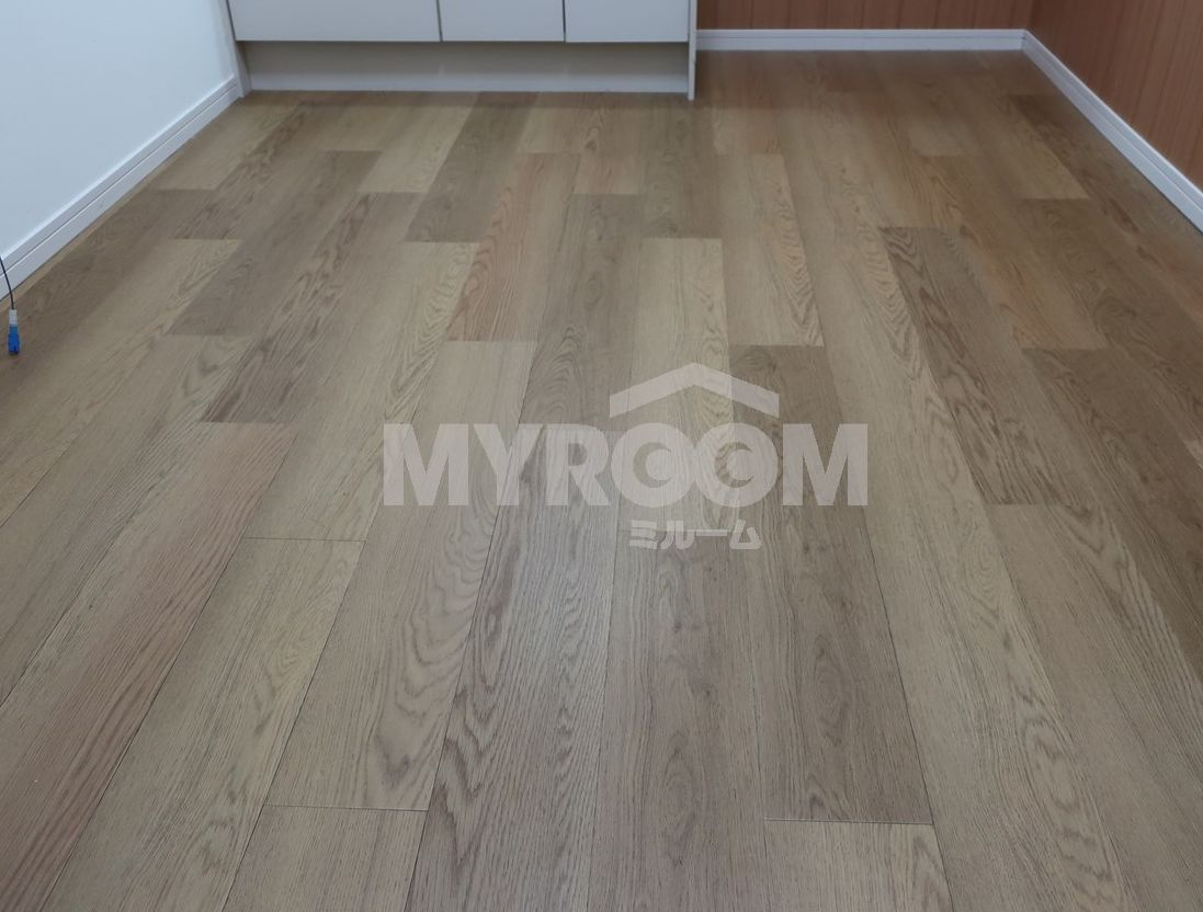 アートヒルズ北新宿の居間・リビング|フローリング