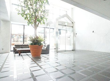 川崎市多摩区登戸の賃貸マンションのエントランス