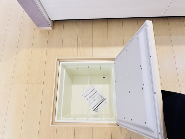 松戸市秋山新築戸建のキッチン|キッチン床下収納