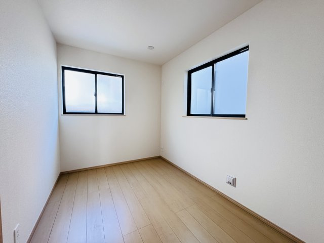 松戸市秋山新築戸建の洋室|1F5帖ストレージルーム