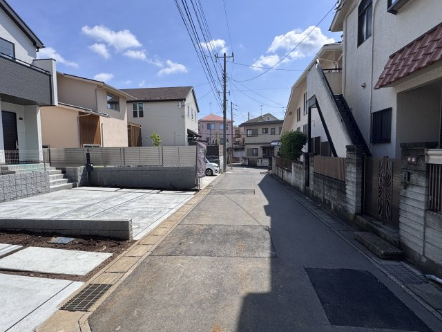 松戸市秋山新築戸建の前面道路含む現地写真|南側前面道路