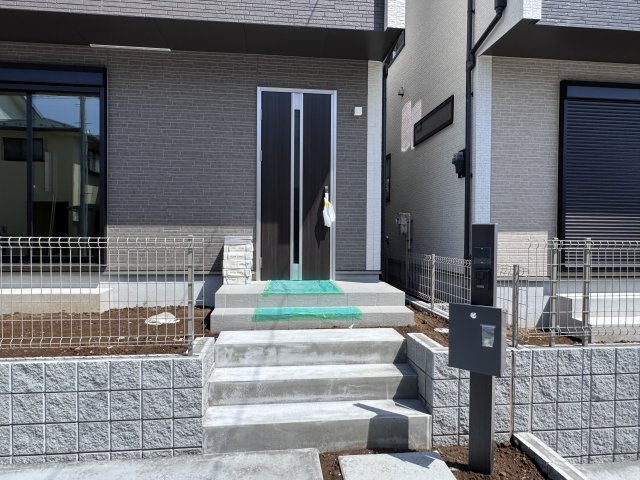松戸市秋山新築戸建のエントランス|エントランス・玄関ポーチ