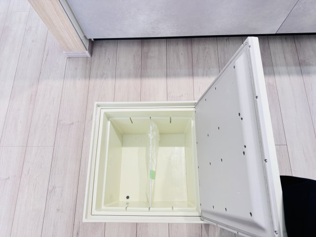 松戸市秋山新築戸建のキッチン|キッチン床下収納