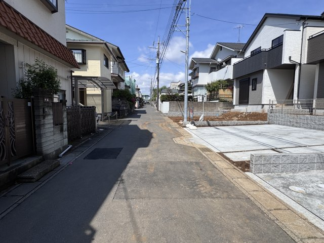 松戸市秋山新築戸建の前面道路含む現地写真|南側前面道路