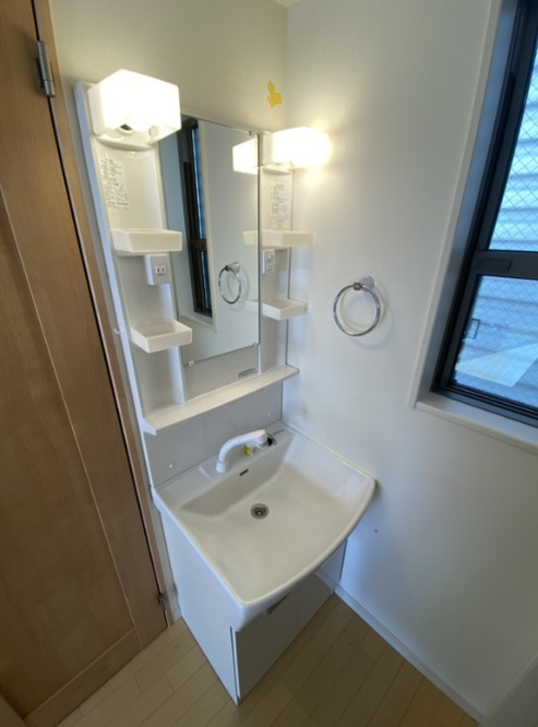 清明の独立洗面台