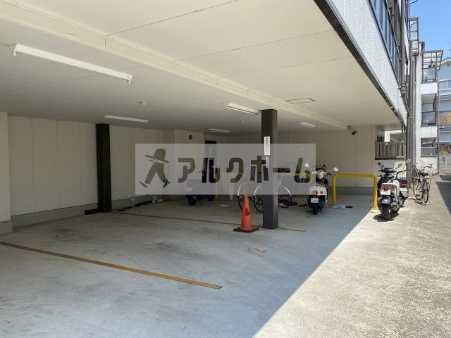 リーベハイツ青山の駐車場
