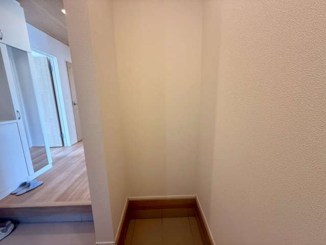 グラファーレ恩納村安富祖・１号棟のその他|玄関横のスペースは、アウトドア用品やベビーカーの収納にも便利◎