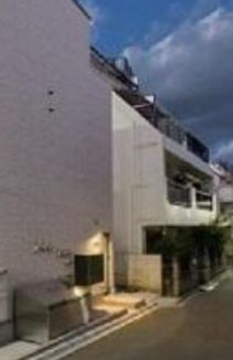 ジリオロッソ東新宿のエントランス